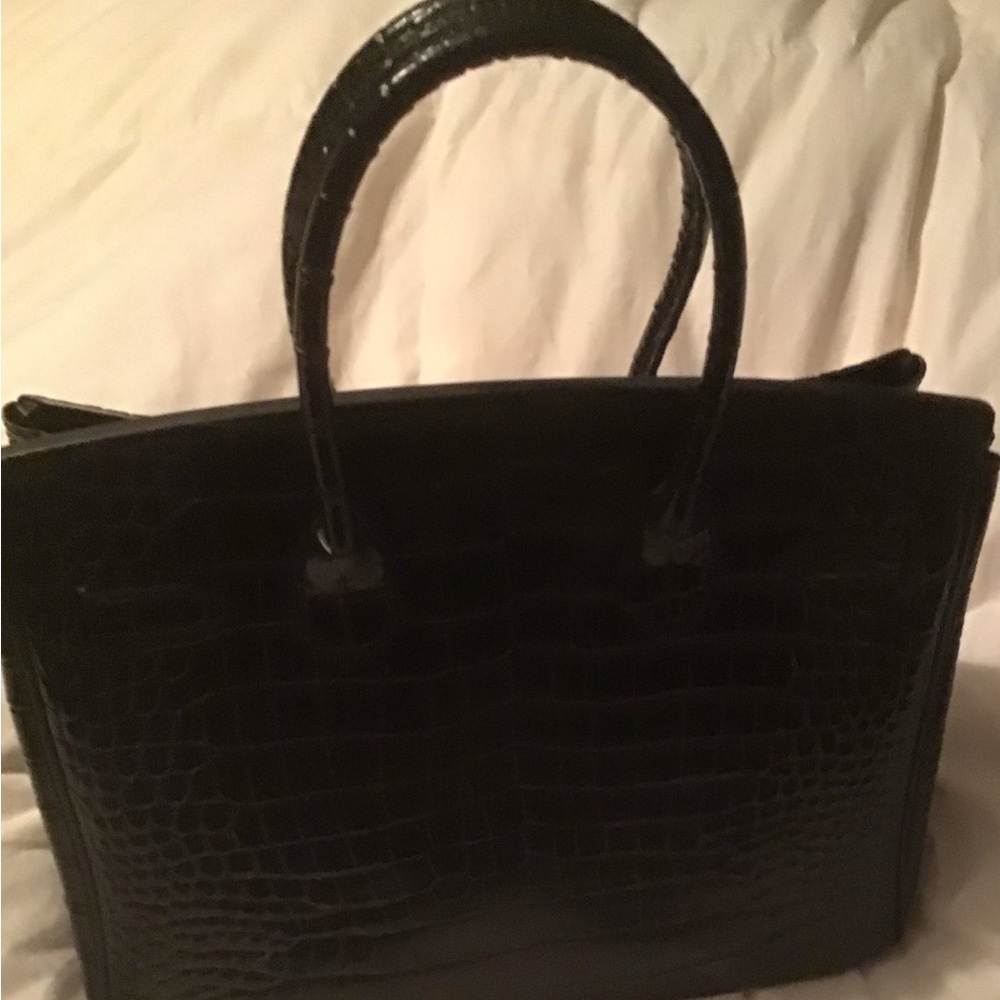 Luxurious Black Embossed Leather Crocodile Bag Gold HW - Picture 12 of 13